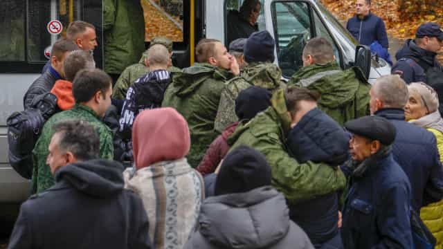 Rússia mobiliza 200 mil e divulga treinamento para guerra nuclear