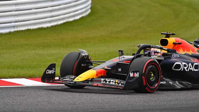 Verstappen faz a pole e pode se sagrar bicampeão no Japão; Leclerc é o 2º