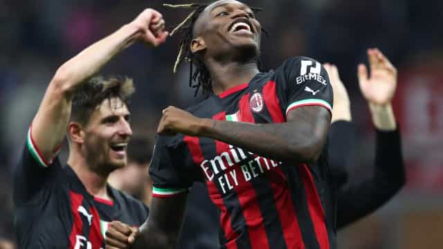 Milan derrota Juventus e cola no topo da classificação no Campeonato Italiano