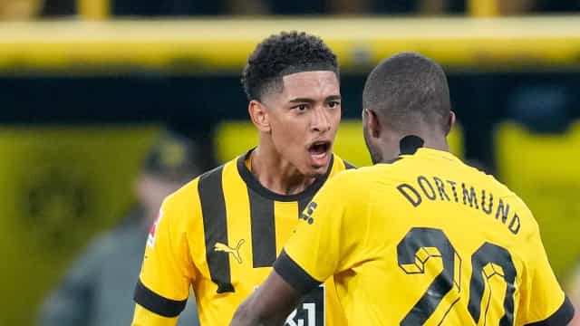 Dortmund goleia, Bayern vence fora e dupla mantém perseguição ao líder no Alemão