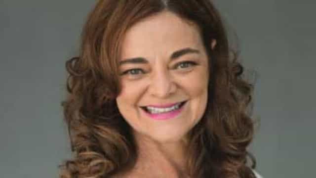 Atriz Inês Peixoto se fere em cena e peça é interrompida no Rio