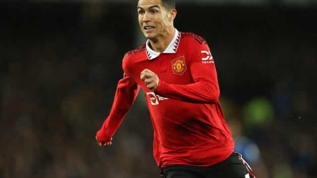 Após punição, Cristiano Ronaldo volta a treinar com o grupo no Manchester United