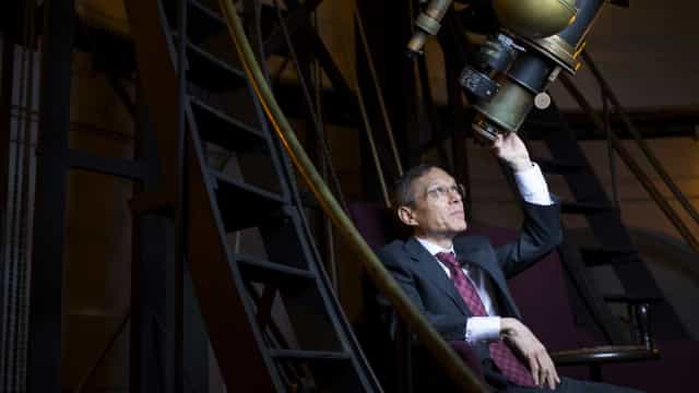 Astrônomo de Harvard diz que óvnis na Ucrânia são projéteis usados na guerra