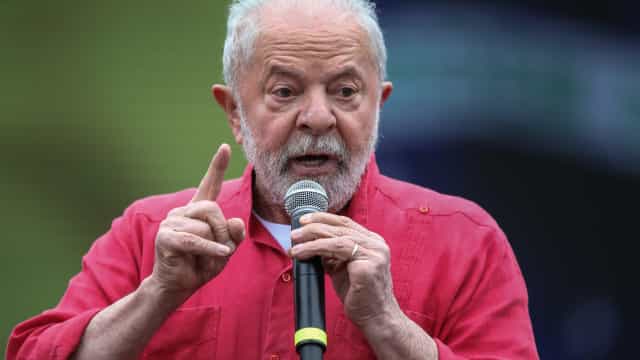 Lula critica abatimento dos mais ricos em Imposto de Renda e promete mudanças