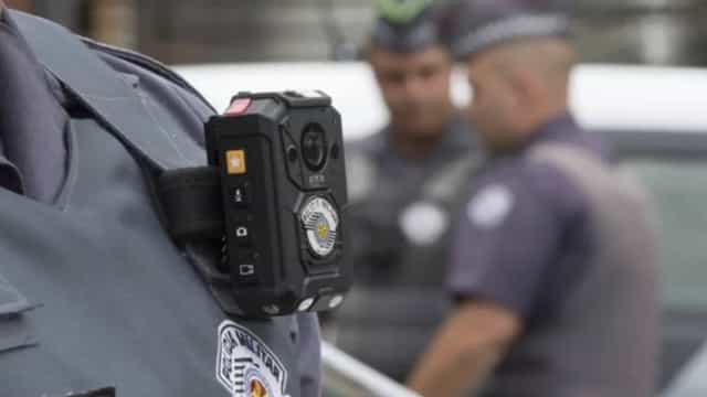 PM levou 8 anos para implantar câmeras na farda que Tarcísio ameaça retirar