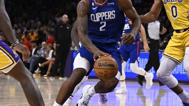 Clippers derrubam Lakers em 1º clássico da temporada da NBA; Bucks vencem