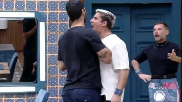Shay critica Record em live e Tiago não aceita expulsão do reality "A Fazenda 14"