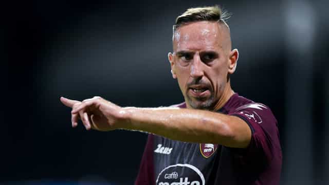 ‘Não tive escolha a não ser parar’, diz Ribéry ao anunciar aposentadoria do futebol