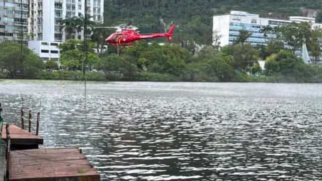 Helicóptero cai na Lagoa Rodrigo de Freitas