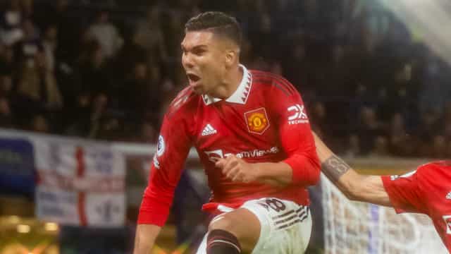 Casemiro marca no fim e garante empate do Manchester United no Campeonato Inglês