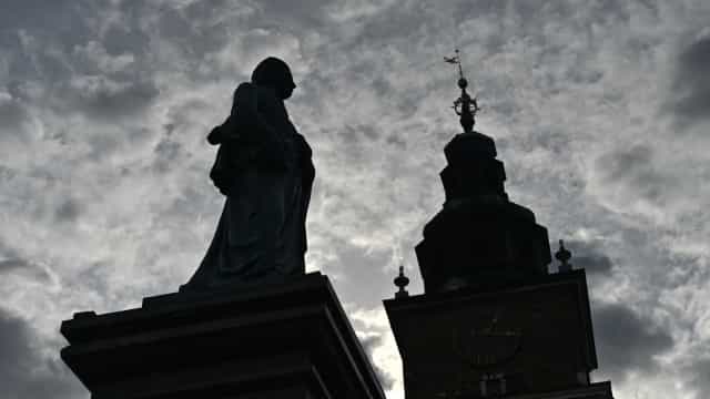 Polônia derruba 4 monumentos soviéticos em reação à Guerra da Ucrânia