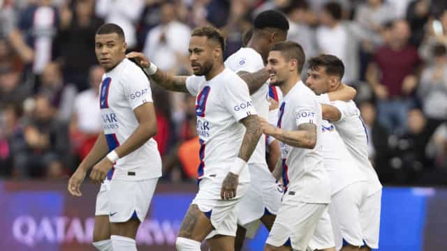 Com brilho de Messi, Neymar e Mbappé, PSG vence Troyes e lidera o Francês