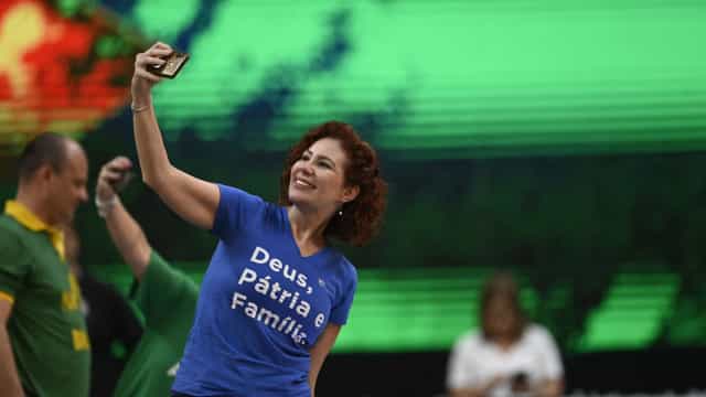 Imprensa internacional destaca que episódio de Zambelli não é isolado na direita