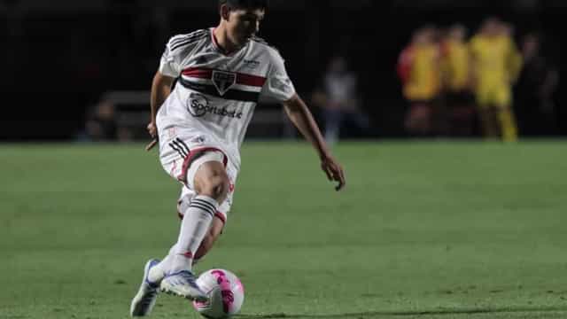 Moreira sofre lesão no joelho e não joga mais pelo São Paulo em 2022