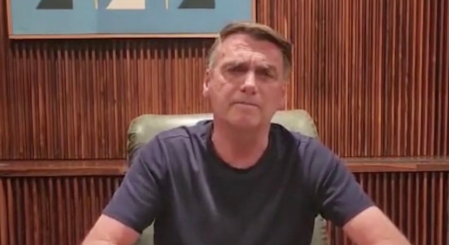Bolsonaro agradece apoio e faz apelo a apoiadores para desobstruir as rodovias; ‘protestem em outros locais’, ‘estou com vocês’
