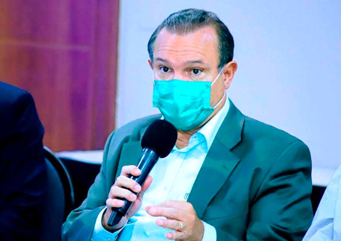 Senador Wellington submetido a cirurgia para retirar nódulo tem alta; médicos recomendam repouso