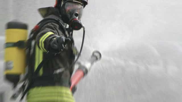 Incêndio atinge arranha-céu vizinho de prédio mais alto do mundo, em Dubai