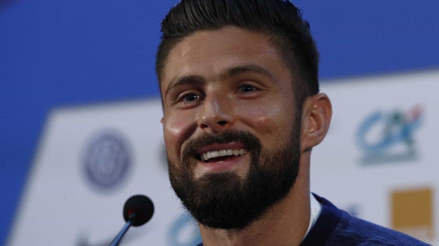 França supera ‘susto’ e começa defesa do título mundial goleando