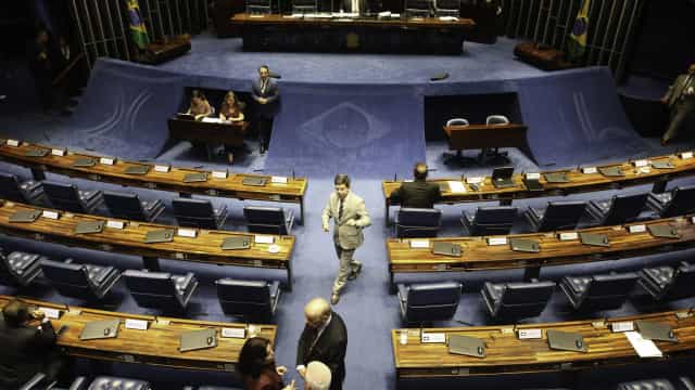 PEC deve propor salário mínimo de cerca de R$ 1.320 para 2023
