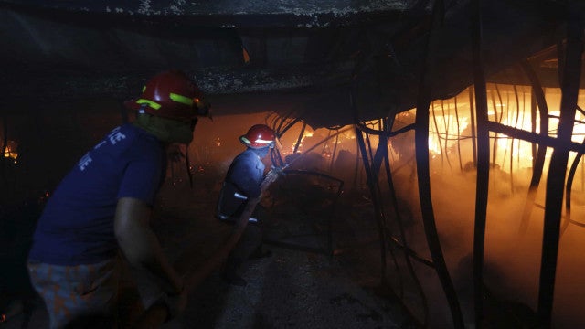 Incêndio atinge cidade cenográfica de novela da Globo no Rio