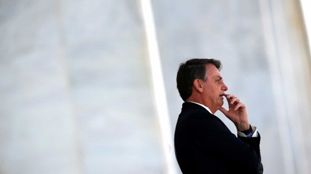 Brasil estreia na Copa sem regras para apostas esportivas após Bolsonaro segurar decreto