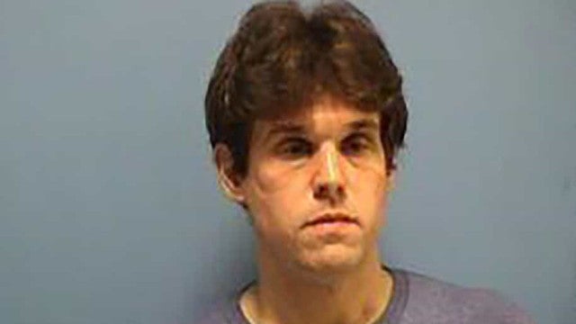 Padre flagrado em ‘ménage à trois’ em altar de Igreja foi condenado