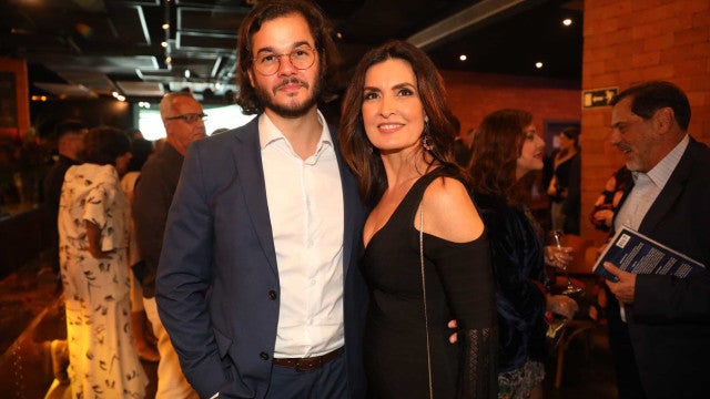 Fátima Bernardes se diz curada da Covid, mostra teste e é rebatida na web