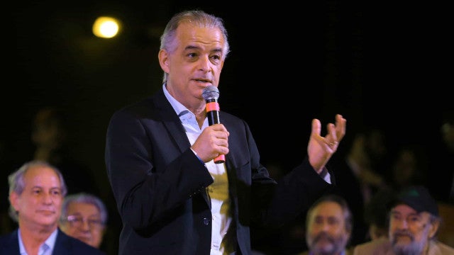 Integrantes da transição defendem suspender privatizações e rever normas no saneamento