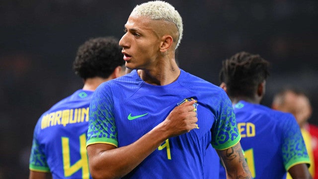 Richarlison se solidariza com vítimas de ataques a escolas