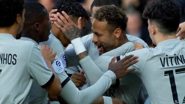 Neymar marca gol e dá assistência em vitória do PSG por 2 a 1 sobre o Lorient