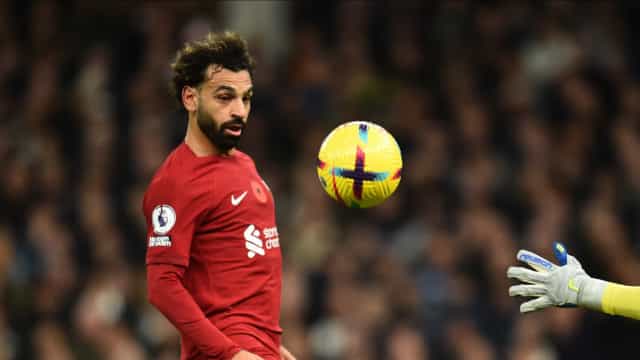 Com gols de Salah, Liverpool bate o Tottenham e vence a 1ª fora de casa no Inglês