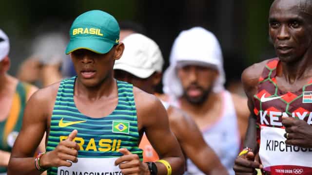 Brasileiro desmaia na maratona de Nova York após liderar
