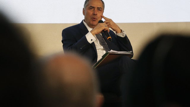 ‘Não seja grosseira’, diz Barroso a bolsonarista em Nova York; veja