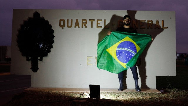 MPF: Há banheiros químicos e distribuição de comida em acampamentos em quartéis