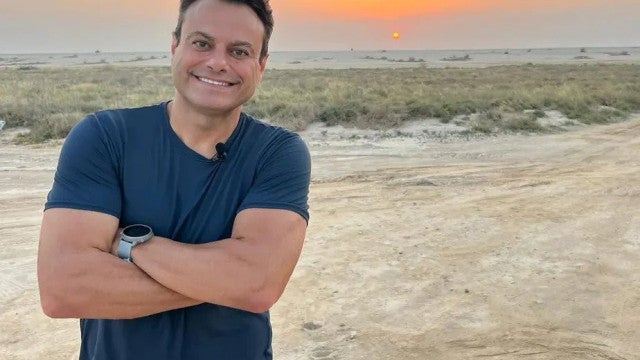 Torcedor é empurrado após atrapalhar repórter da Globo no Qatar