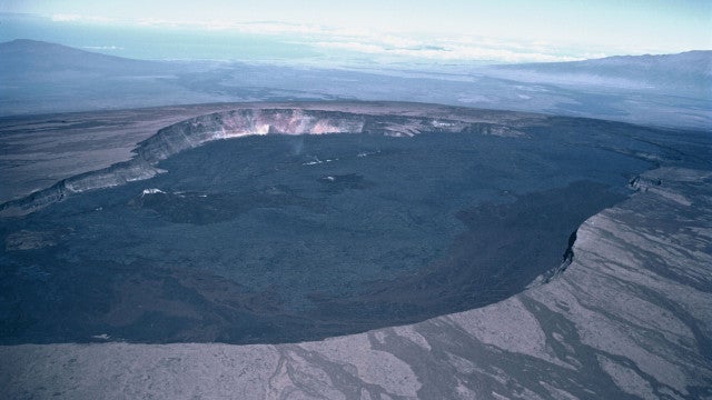 Maior vulcão ativo do mundo entra em erupção e deixa Havai em alerta