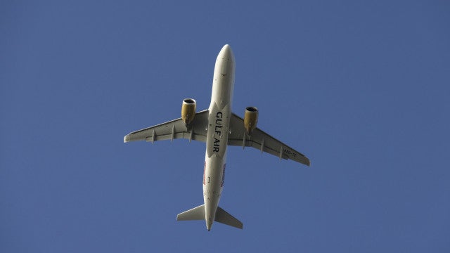 Comissário de bordo sofre ataque cardíaco e morre durante voo