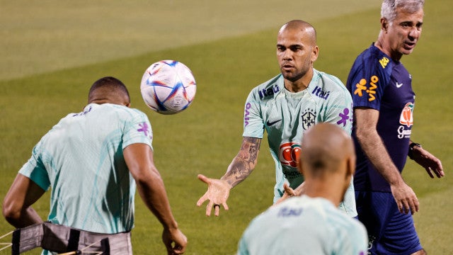 Lesões, preocupações físicas e vaga garantida podem fazer Tite escalar time misto