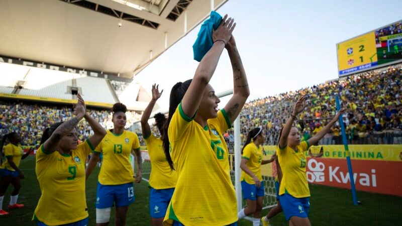 Seleção feminina bate Canadá nos acréscimos em último amistoso de 2022
