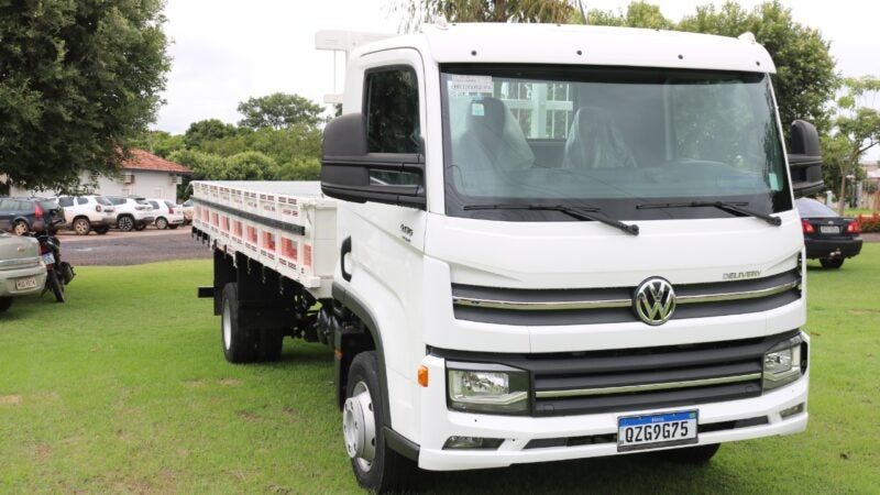 Prefeitura de Guarantã do Norte compra caminhão para  secretaria municipal de educação