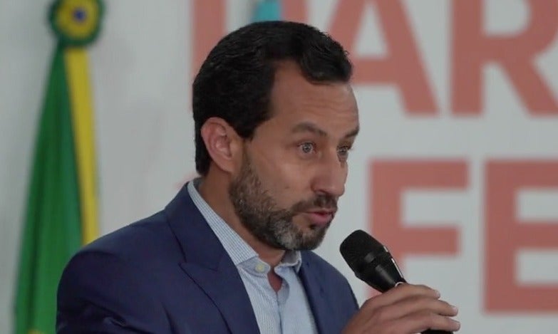 Prefeito assina ordem de serviço para ampliar e reformar escola em Nova Mutum: R$ 6,7 milhões