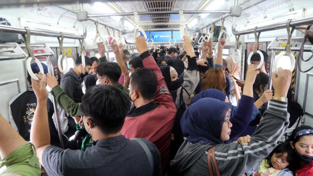 Covid-19: Indonésia chega à fase endêmica e retira todas as restrições