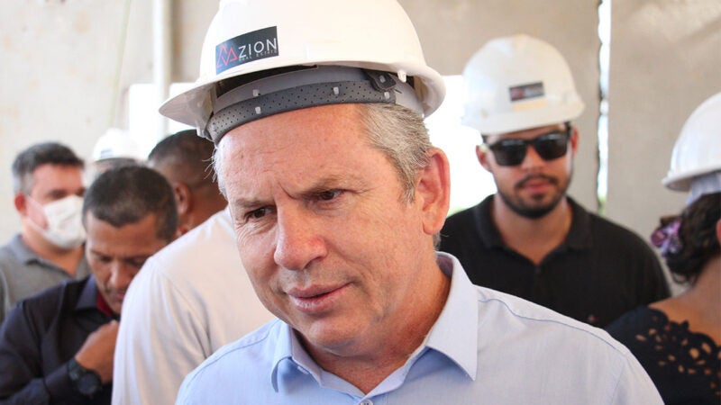 Vídeo: governador inspeciona ampliação de presídio em MT e avalia que amplia reforço na segurança
