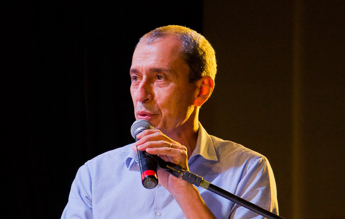 Prefeito de Lucas destaca parceria com o estado para suporte à infraestrutra municipal com entrega de novos ônibus