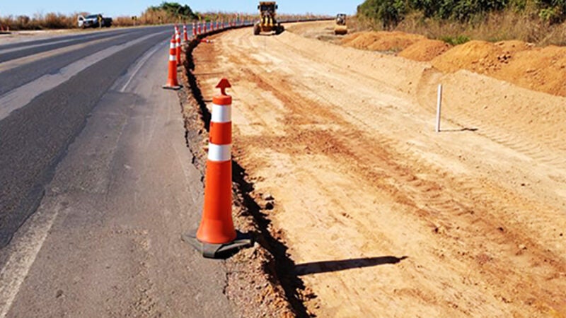 Prefeito vistoria asfaltamento em rodovia estadual de Guarantã do Norte; mais de R$ 13 milhões