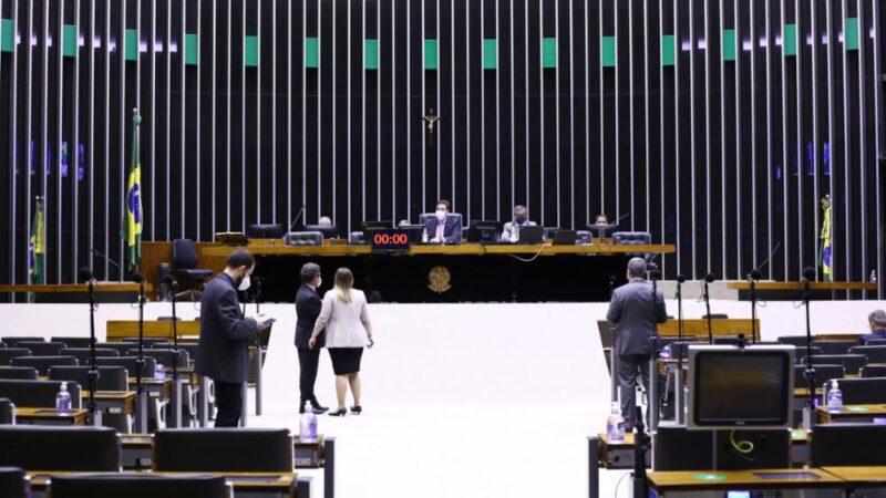 Maioria dos deputados de MT vota a favor de projeto mudando lei das estatais abrindo caminho para Mercadante presidir BNDES