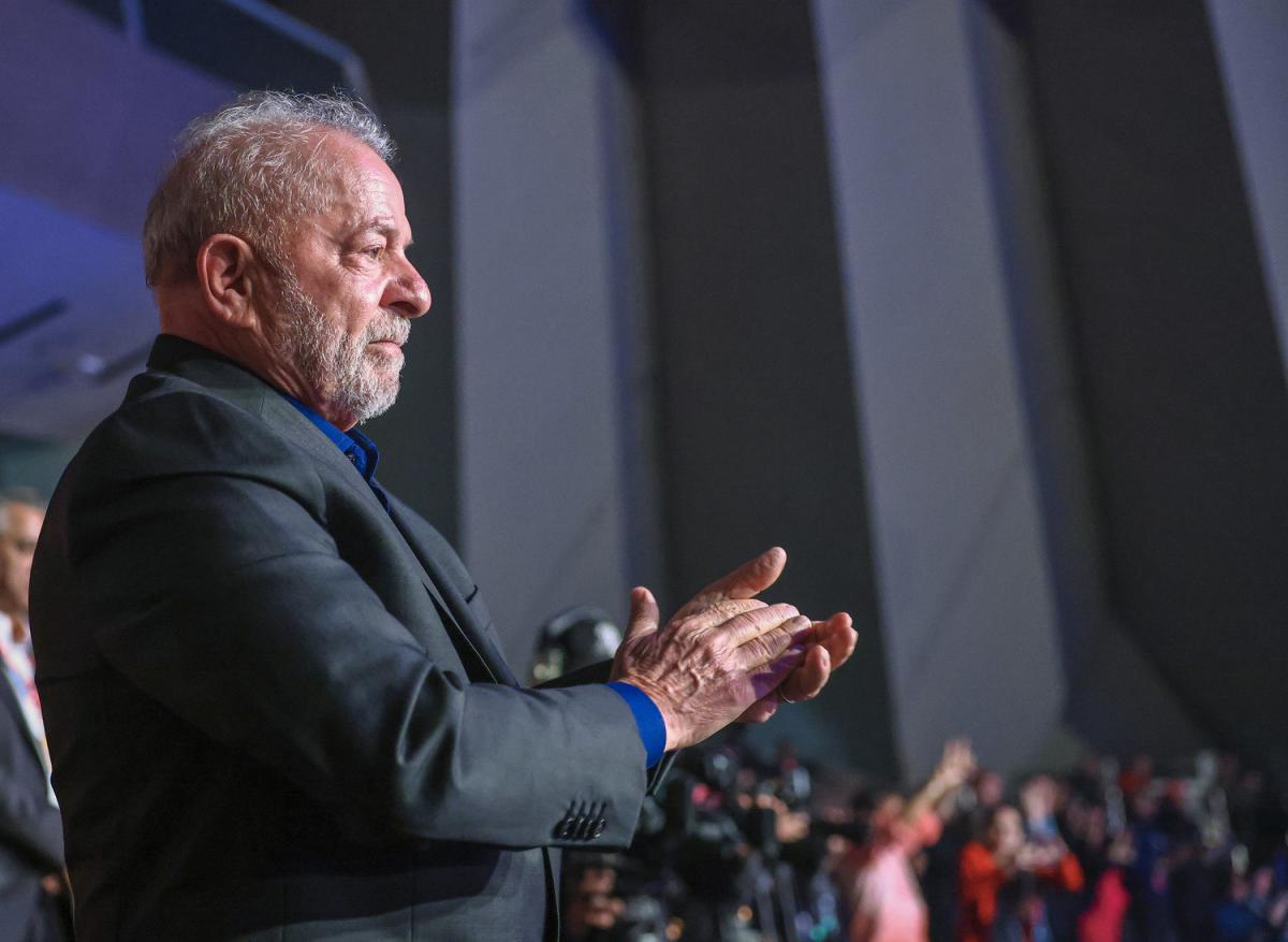 Lula diz que preços do combustível vão cair com a nova diretoria da Petrobras