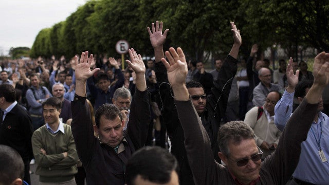 Aeronautas aprovam proposta das empresas e encerram greve