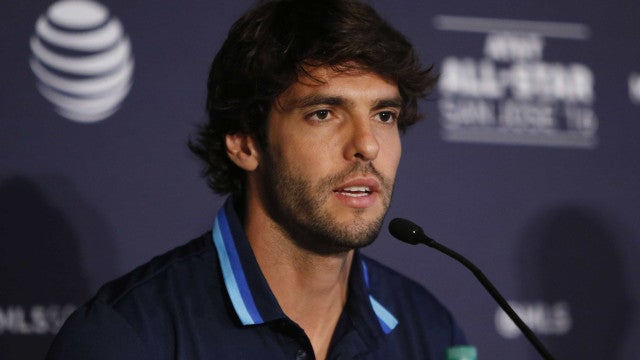 ‘No Brasil, é só um gordo andando na rua’, diz Kaká sobre indiferença a Ronaldo