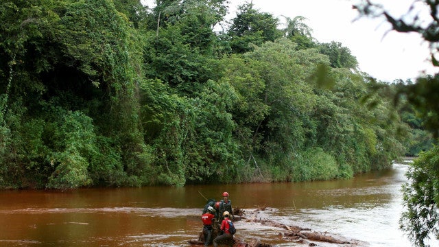 Bombeiro tenta resgatar corpo em rio e desaparece em SC